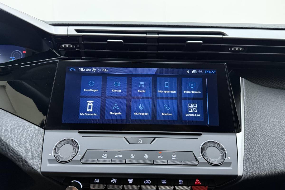 Peugeot 308 Peugeot 308 SW 1.2 Hybrid 145pk e-DCS6 Business | Achteruitrijcamera | Automaat | Apple Carplay/Android Auto | Climate Control | Nieuwe type