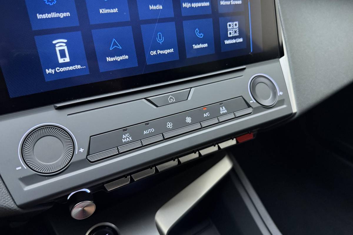 Peugeot 308 Peugeot 308 SW 1.2 Hybrid 145pk e-DCS6 Business | Achteruitrijcamera | Automaat | Apple Carplay/Android Auto | Climate Control | Nieuwe type