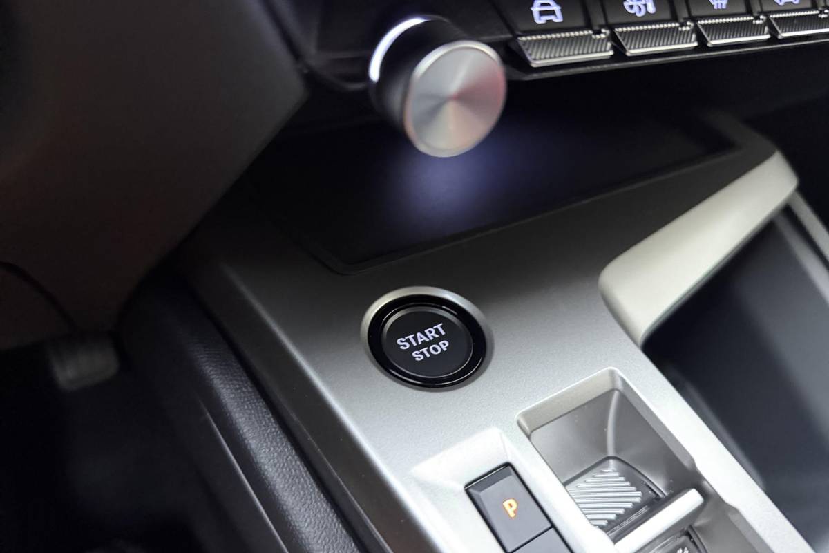 Peugeot 308 Peugeot 308 SW 1.2 Hybrid 145pk e-DCS6 Business | Achteruitrijcamera | Automaat | Apple Carplay/Android Auto | Climate Control | Nieuwe type