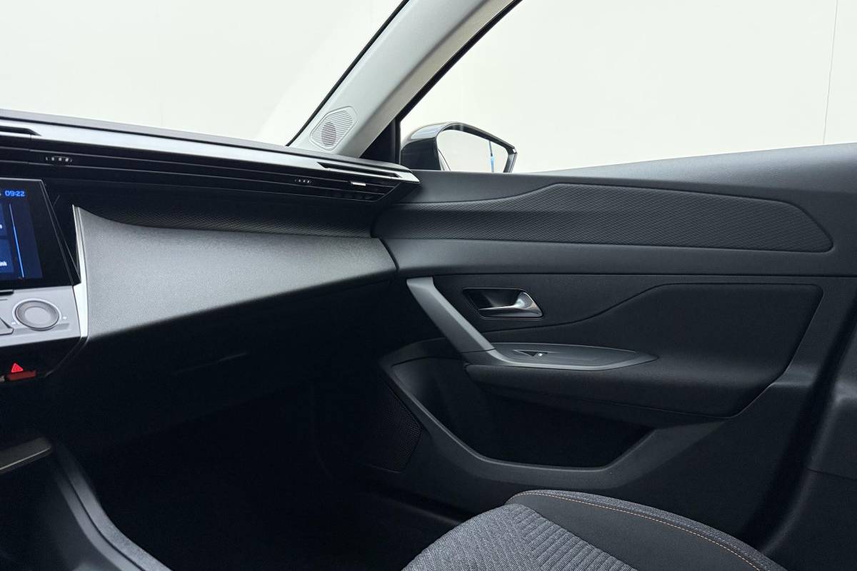 Peugeot 308 Peugeot 308 SW 1.2 Hybrid 145pk e-DCS6 Business | Achteruitrijcamera | Automaat | Apple Carplay/Android Auto | Climate Control | Nieuwe type