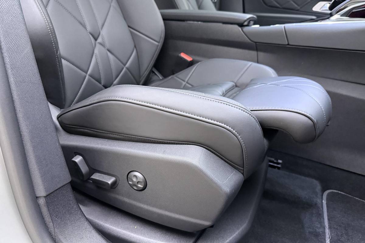 DS DS 7 DS 7 1.6 PHEV 300pk 4×4 Pallas | Panoramadak | 19inch Lichtmetaal | 4 wielaandrijving | Elektrische achterklep | Elektrische voorstoelen | AGR voorstoelen