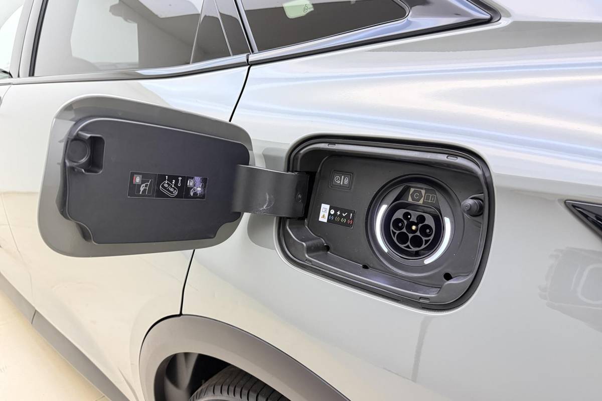 DS DS 7 DS 7 1.6 PHEV 300pk 4×4 Pallas | Panoramadak | 19inch Lichtmetaal | 4 wielaandrijving | Elektrische achterklep | Elektrische voorstoelen | AGR voorstoelen