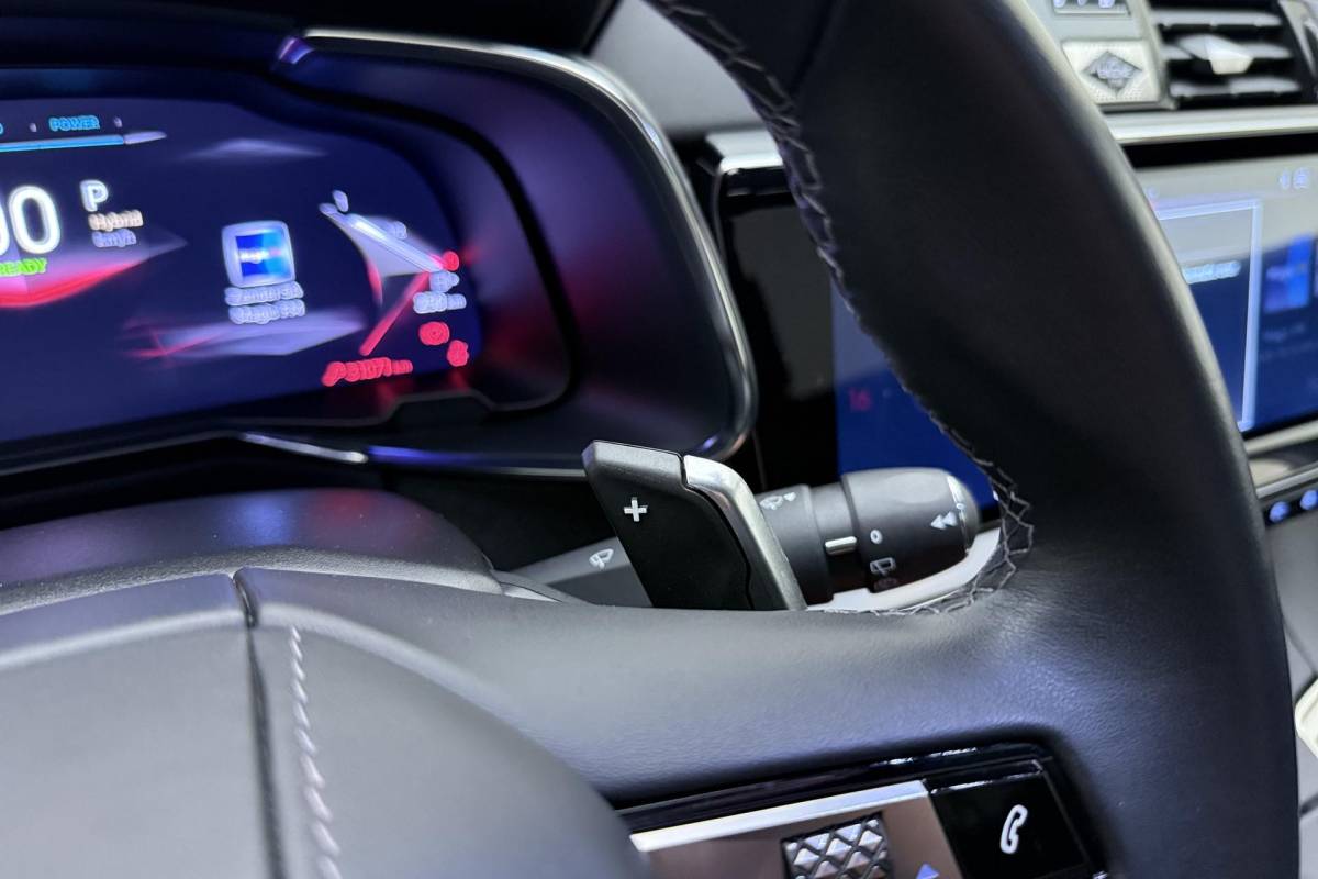 DS DS 7 DS 7 1.6 PHEV 300pk 4×4 Pallas | Panoramadak | 19inch Lichtmetaal | 4 wielaandrijving | Elektrische achterklep | Elektrische voorstoelen | AGR voorstoelen
