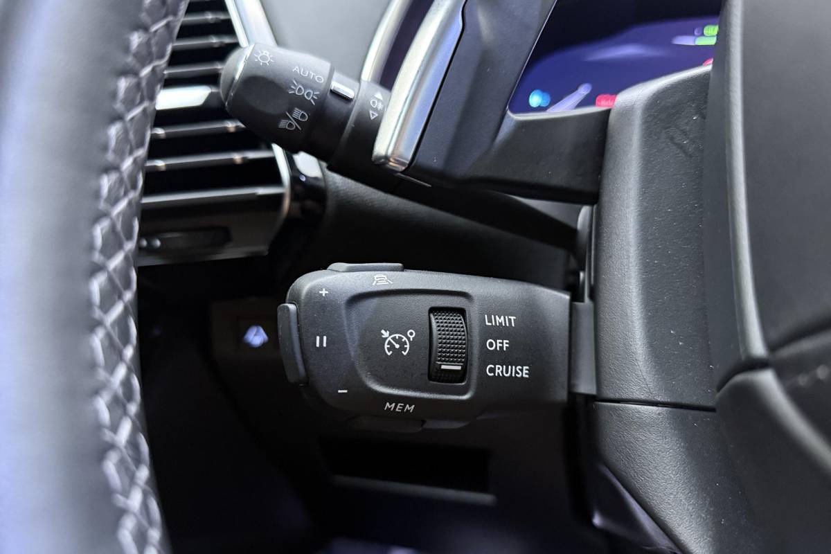 DS DS 7 DS 7 1.6 PHEV 300pk 4×4 Pallas | Panoramadak | 19inch Lichtmetaal | 4 wielaandrijving | Elektrische achterklep | Elektrische voorstoelen | AGR voorstoelen