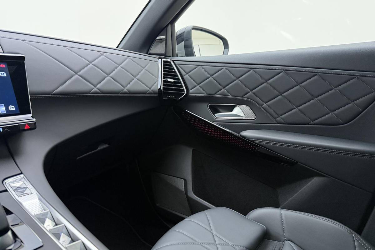 DS DS 7 DS 7 1.6 PHEV 300pk 4×4 Pallas | Panoramadak | 19inch Lichtmetaal | 4 wielaandrijving | Elektrische achterklep | Elektrische voorstoelen | AGR voorstoelen