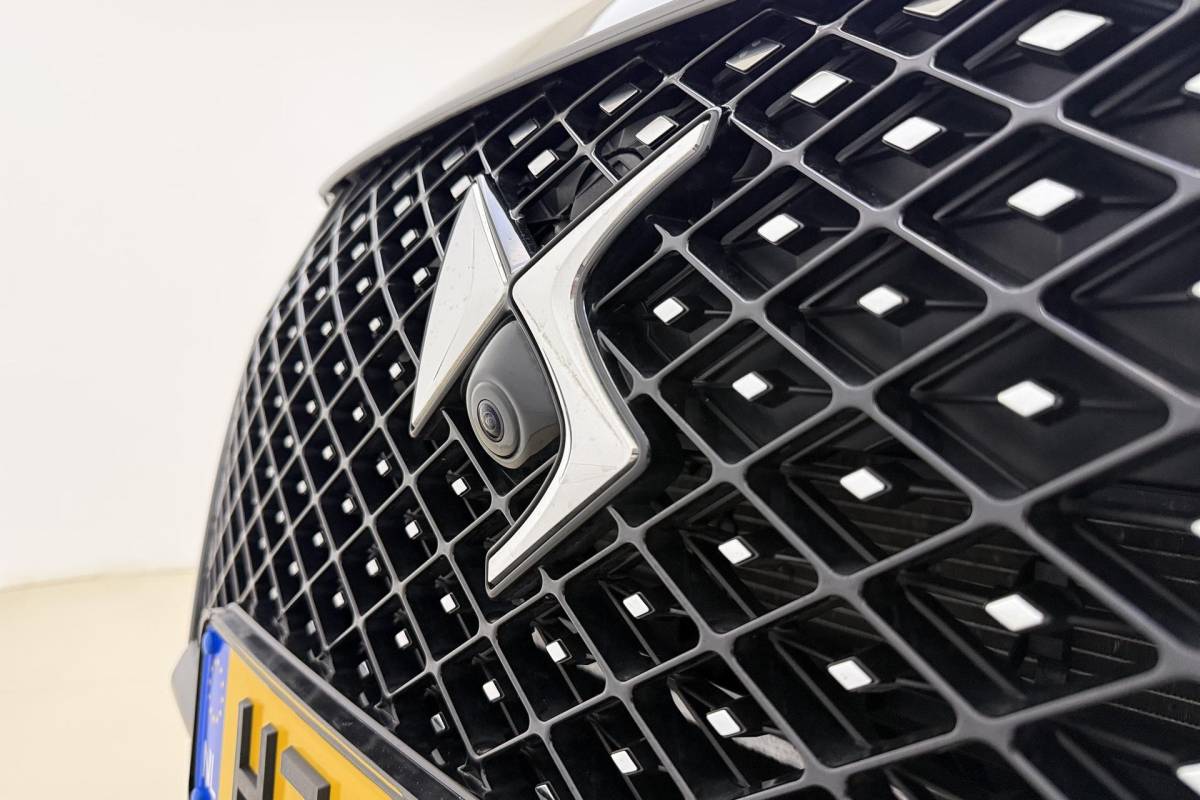 DS DS 7 DS 7 1.6 PHEV 300pk 4×4 Pallas | Panoramadak | 19inch Lichtmetaal | 4 wielaandrijving | Elektrische achterklep | Elektrische voorstoelen | AGR voorstoelen