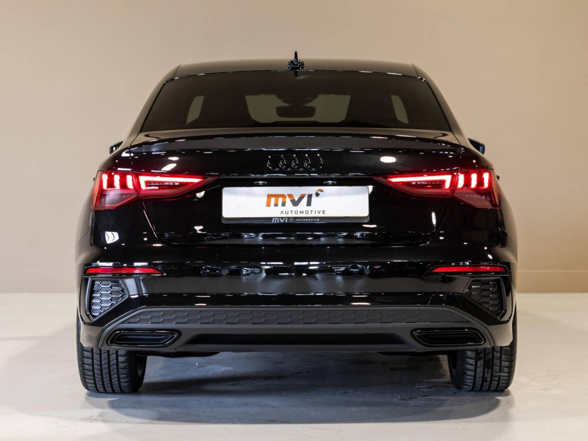 Audi A3 Audi A3 Limousine 35 TFSI S-Line edition / 150pk / NAP / Matrix LED / Stoelverwarming / Adaptieve cruise control /