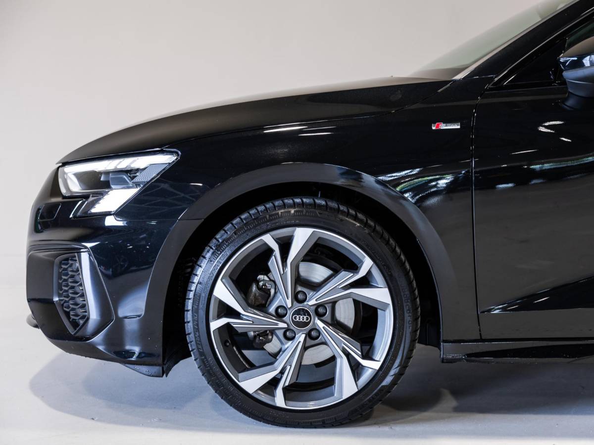 Audi A3 Audi A3 Limousine 35 TFSI S-Line edition / 150pk / NAP / Matrix LED / Stoelverwarming / Adaptieve cruise control /