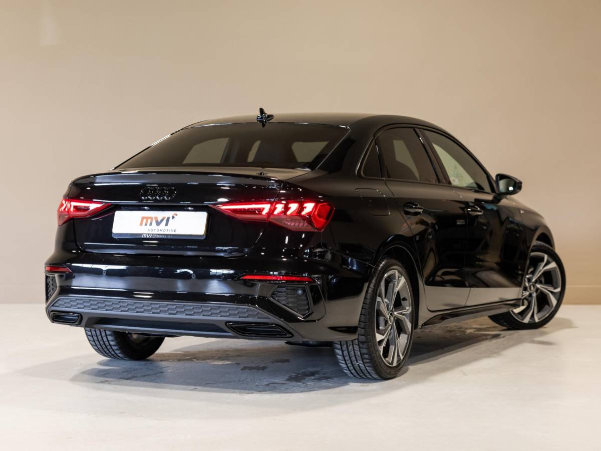 Audi A3 Audi A3 Limousine 35 TFSI S-Line edition / 150pk / NAP / Matrix LED / Stoelverwarming / Adaptieve cruise control /