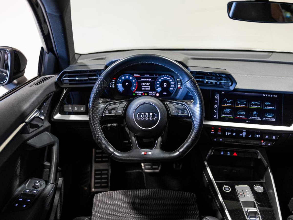 Audi A3 Audi A3 Limousine 35 TFSI S-Line edition / 150pk / NAP / Matrix LED / Stoelverwarming / Adaptieve cruise control /