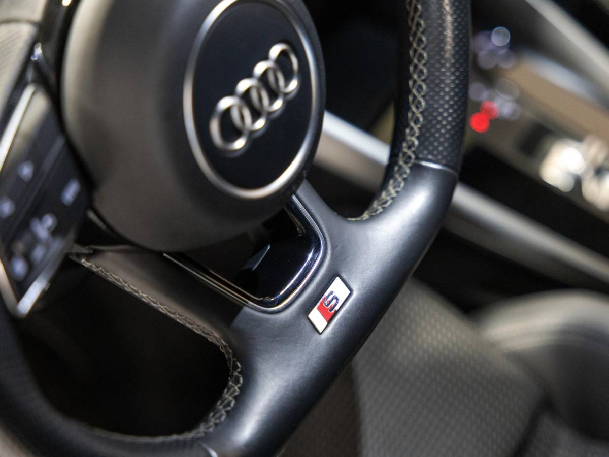 Audi A3 Audi A3 Limousine 35 TFSI S-Line edition / 150pk / NAP / Matrix LED / Stoelverwarming / Adaptieve cruise control /