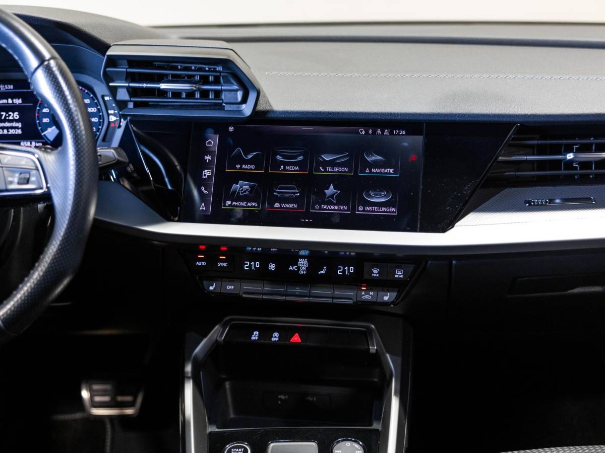 Audi A3 Audi A3 Limousine 35 TFSI S-Line edition / 150pk / NAP / Matrix LED / Stoelverwarming / Adaptieve cruise control /