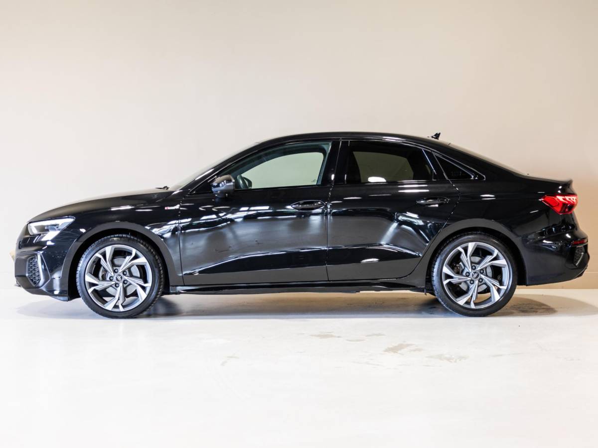 Audi A3 Audi A3 Limousine 35 TFSI S-Line edition / 150pk / NAP / Matrix LED / Stoelverwarming / Adaptieve cruise control /