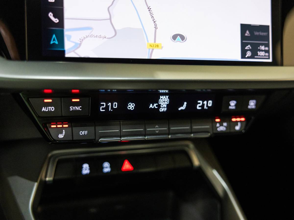 Audi A3 Audi A3 Limousine 35 TFSI S-Line edition / 150pk / NAP / Matrix LED / Stoelverwarming / Adaptieve cruise control /
