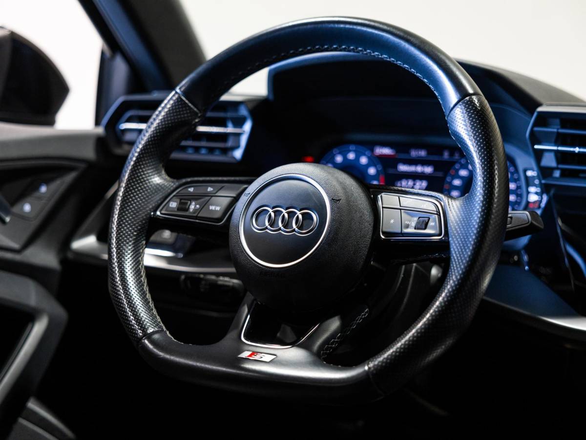 Audi A3 Audi A3 Limousine 35 TFSI S-Line edition / 150pk / NAP / Matrix LED / Stoelverwarming / Adaptieve cruise control /