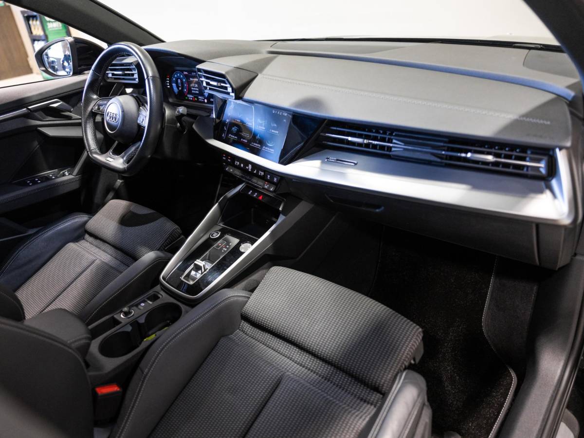 Audi A3 Audi A3 Limousine 35 TFSI S-Line edition / 150pk / NAP / Matrix LED / Stoelverwarming / Adaptieve cruise control /