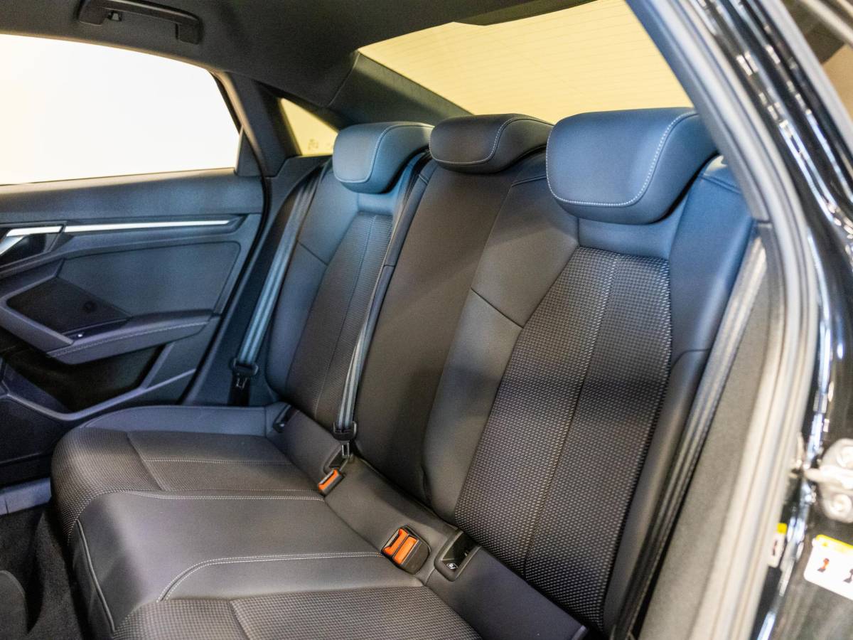 Audi A3 Audi A3 Limousine 35 TFSI S-Line edition / 150pk / NAP / Matrix LED / Stoelverwarming / Adaptieve cruise control /
