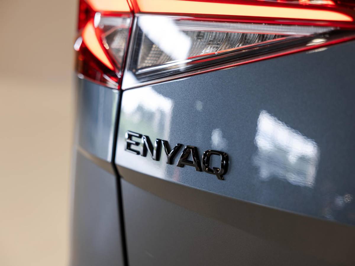 Škoda Enyaq iV Skoda Enyaq iV 60 Founders Edition Black Sportline SoH 92% / 179pk / Panorama dak / Achteruitrij camera / Memory stoelen /