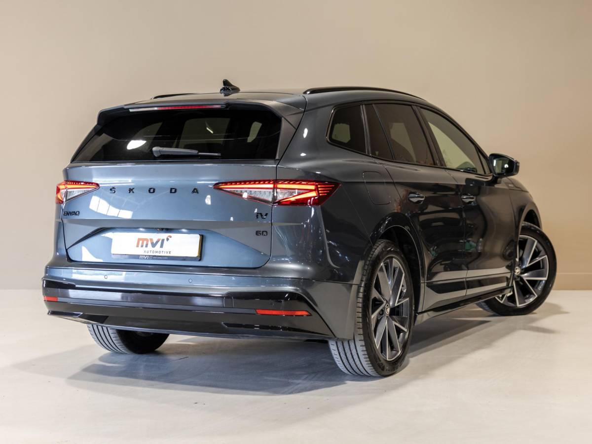 Škoda Enyaq iV Skoda Enyaq iV 60 Founders Edition Black Sportline SoH 92% / 179pk / Panorama dak / Achteruitrij camera / Memory stoelen /