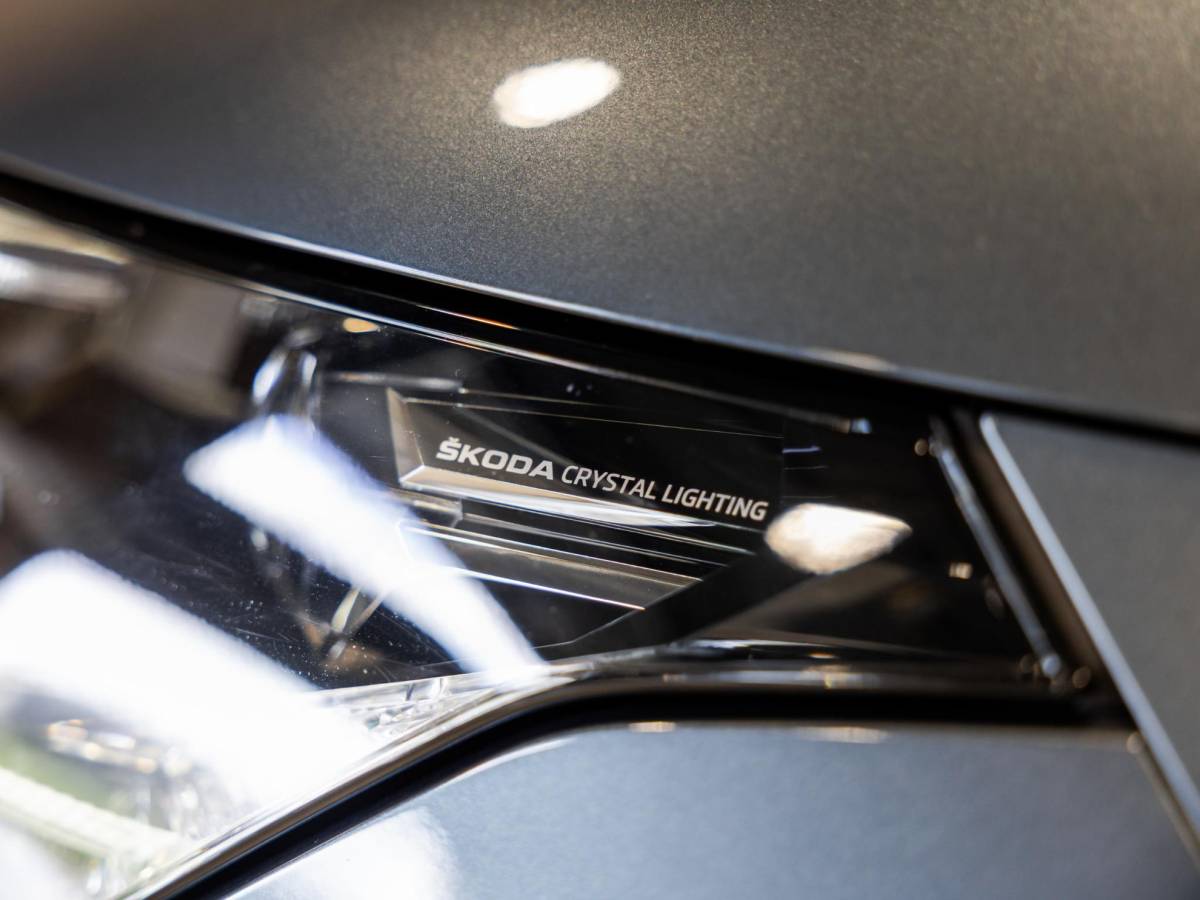 Škoda Enyaq iV Skoda Enyaq iV 60 Founders Edition Black Sportline SoH 92% / 179pk / Panorama dak / Achteruitrij camera / Memory stoelen /