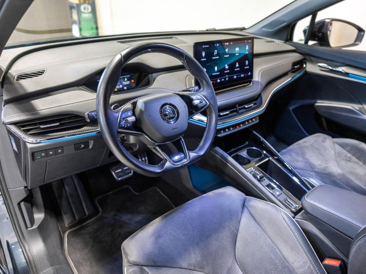 Škoda Enyaq iV Skoda Enyaq iV 60 Founders Edition Black Sportline SoH 92% / 179pk / Panorama dak / Achteruitrij camera / Memory stoelen /
