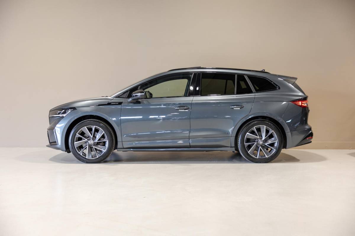 Škoda Enyaq iV Skoda Enyaq iV 60 Founders Edition Black Sportline SoH 92% / 179pk / Panorama dak / Achteruitrij camera / Memory stoelen /