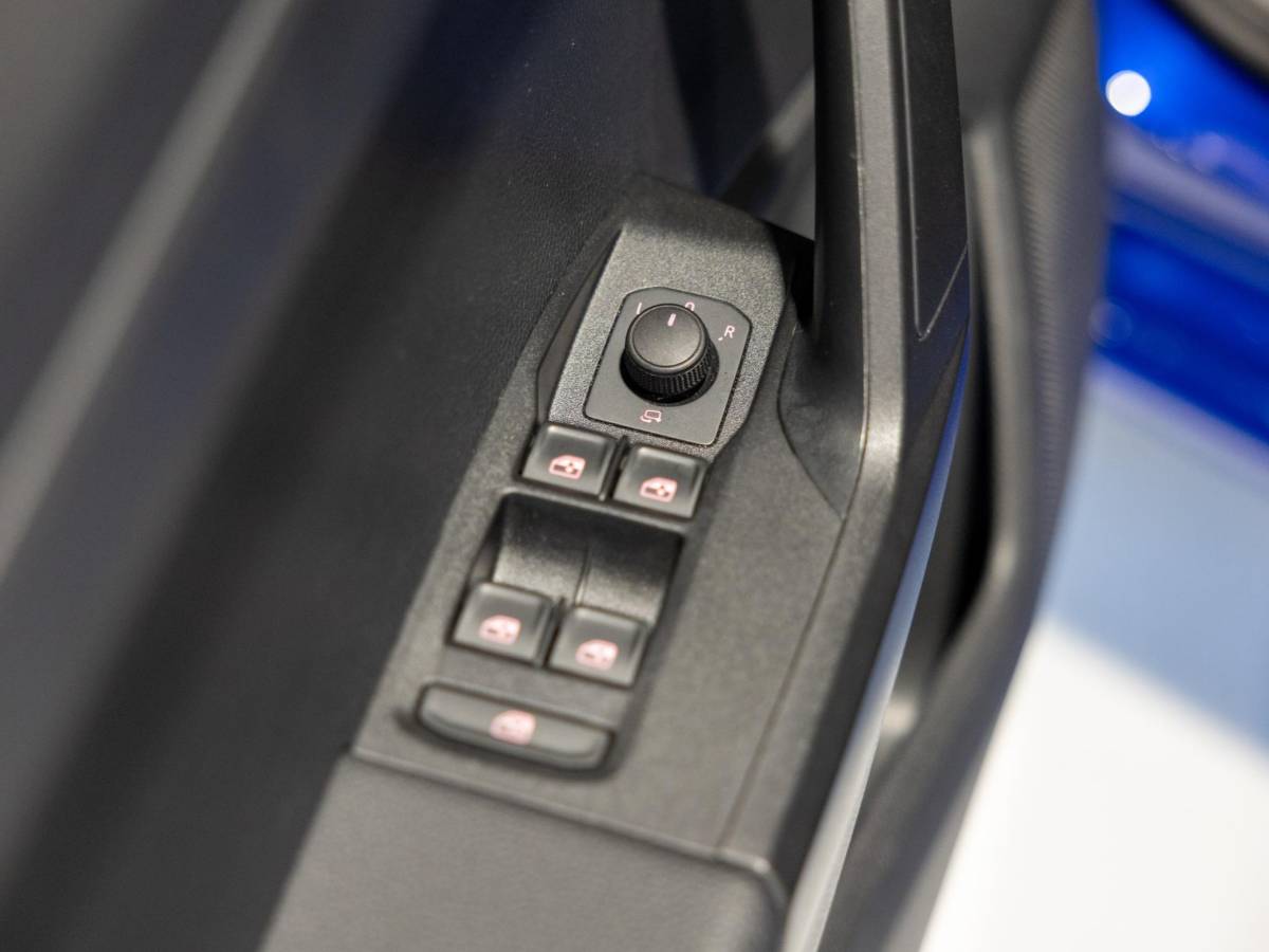 SEAT Ibiza SEAT Ibiza 1.0 TSI Style Business Intense / 95pk / Achteruitrij camera / Groot scherm / Klimaatregeling /