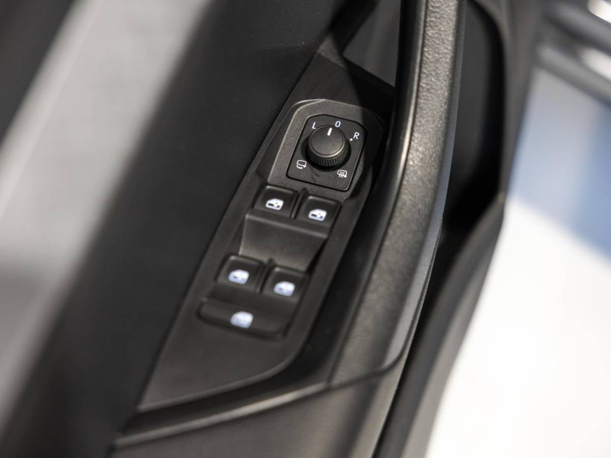 Škoda Karoq Skoda Karoq 1.5 TSI ACT Business Edition / 150pk / Achteruitrij camera / Adaptieve cruise control / Automatische klimaatregeling /