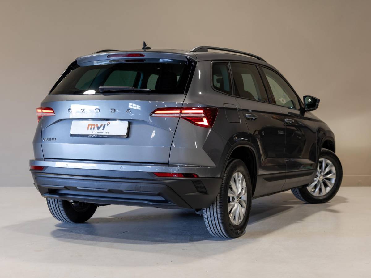 Škoda Karoq Skoda Karoq 1.5 TSI ACT Business Edition / 150pk / Achteruitrij camera / Adaptieve cruise control / Automatische klimaatregeling /