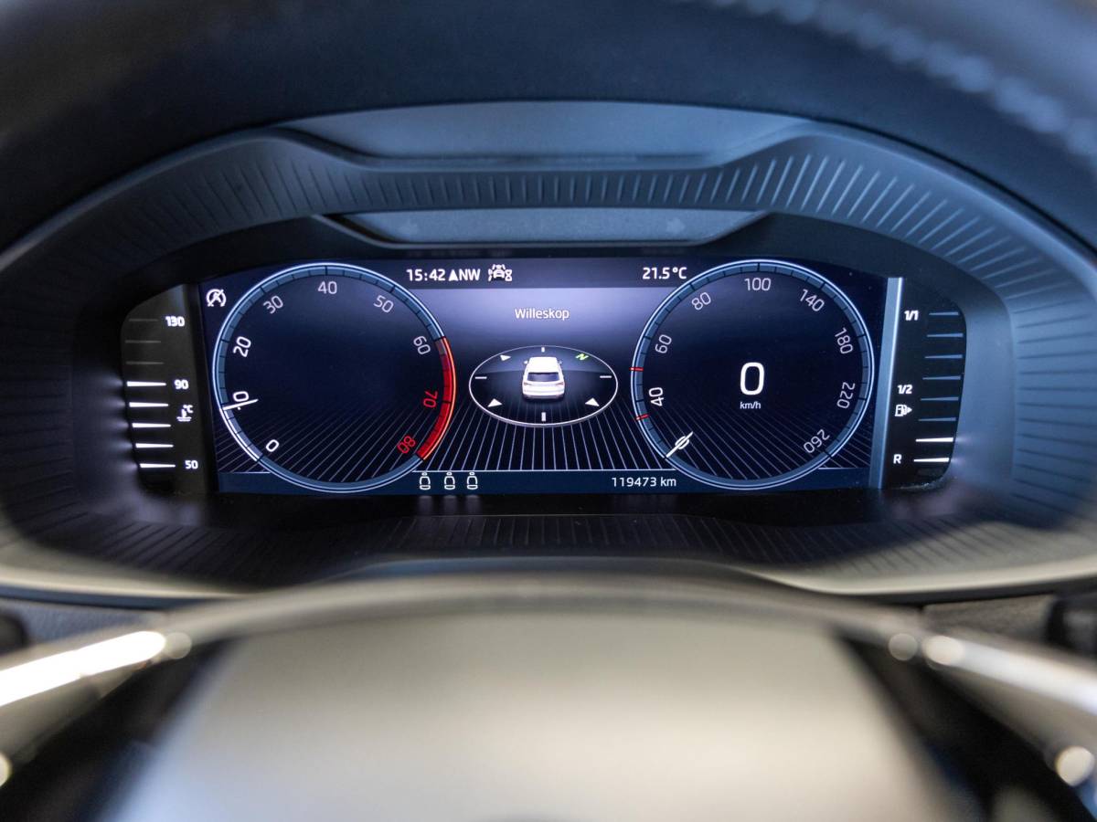 Škoda Karoq Skoda Karoq 1.5 TSI ACT Business Edition / 150pk / Achteruitrij camera / Adaptieve cruise control / Automatische klimaatregeling /
