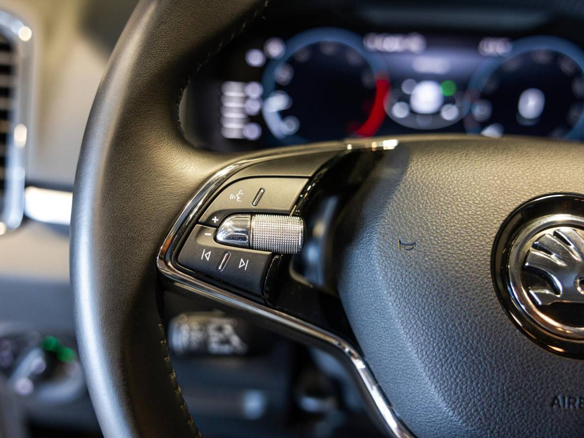 Škoda Karoq Skoda Karoq 1.5 TSI ACT Business Edition / 150pk / Achteruitrij camera / Adaptieve cruise control / Automatische klimaatregeling /