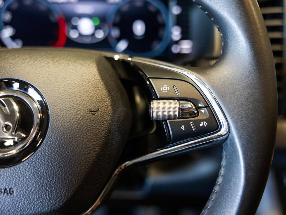 Škoda Karoq Skoda Karoq 1.5 TSI ACT Business Edition / 150pk / Achteruitrij camera / Adaptieve cruise control / Automatische klimaatregeling /