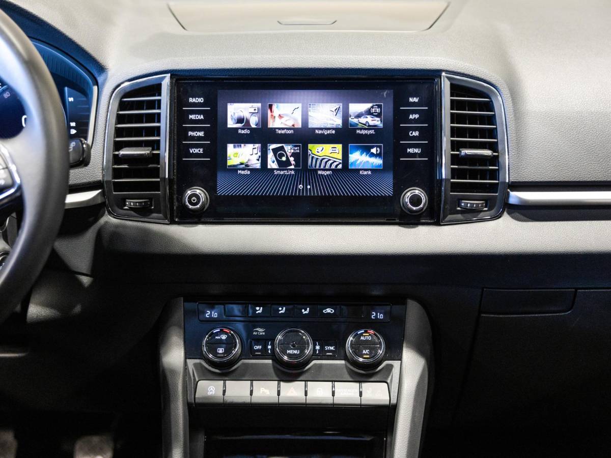 Škoda Karoq Skoda Karoq 1.5 TSI ACT Business Edition / 150pk / Achteruitrij camera / Adaptieve cruise control / Automatische klimaatregeling /