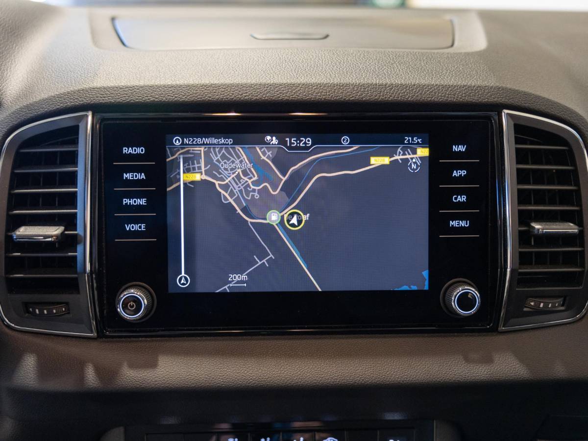 Škoda Karoq Skoda Karoq 1.5 TSI ACT Business Edition / 150pk / Achteruitrij camera / Adaptieve cruise control / Automatische klimaatregeling /