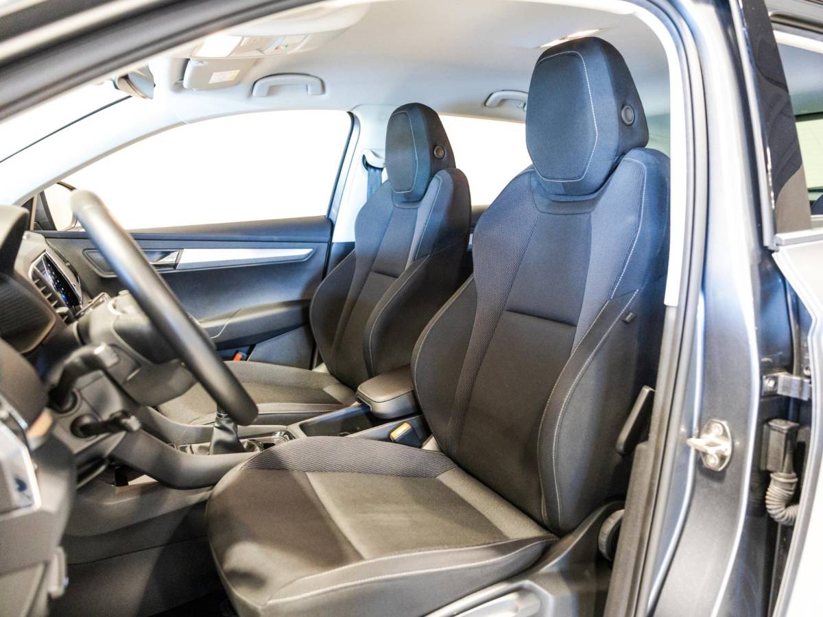 Škoda Karoq Skoda Karoq 1.5 TSI ACT Business Edition / 150pk / Achteruitrij camera / Adaptieve cruise control / Automatische klimaatregeling /