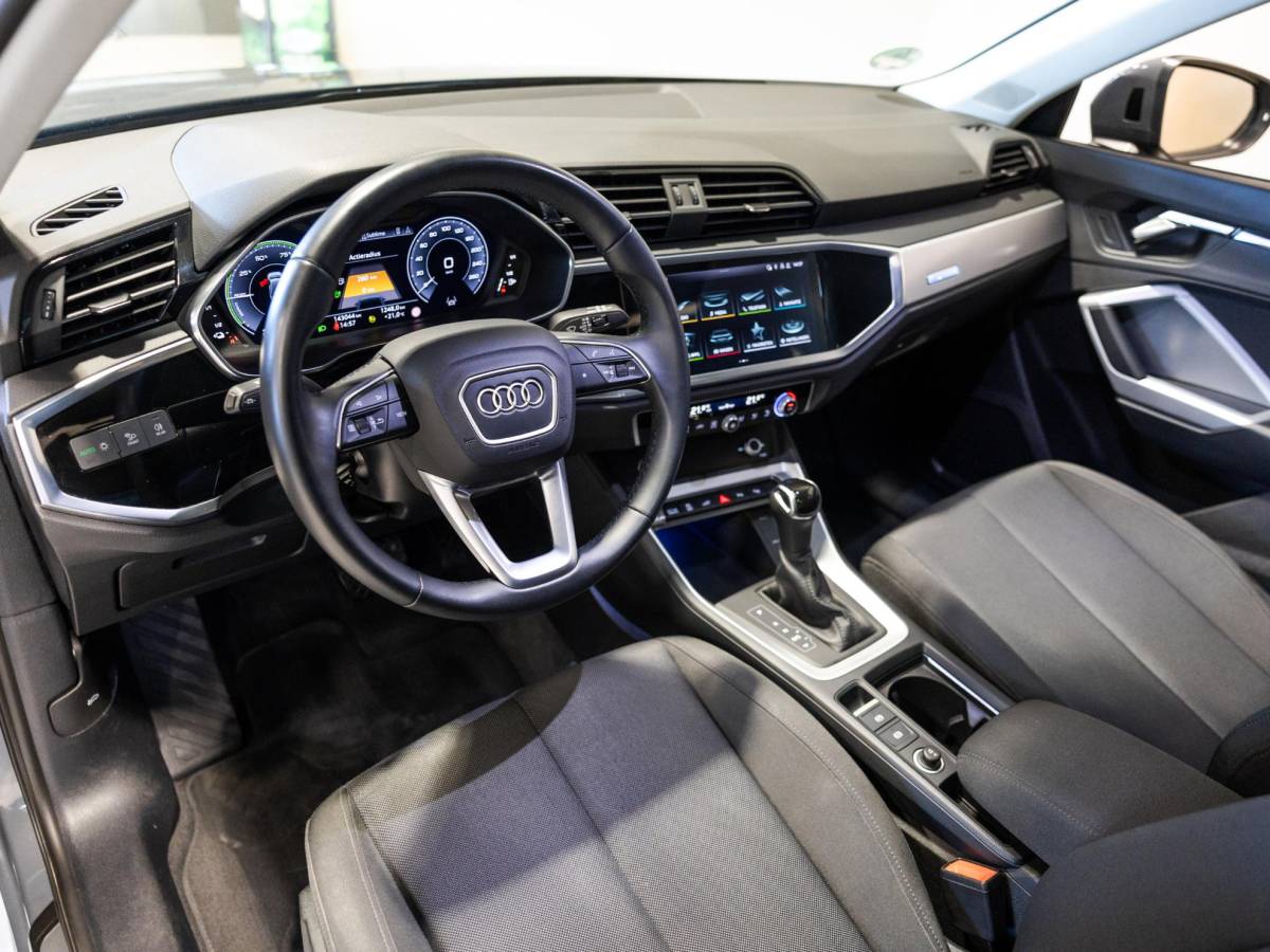 Audi Q3 Audi Q3 45 TFSI e Business Edition / 245pk / Keyless / Dodehoek herkenning / Adaptieve cruise control /