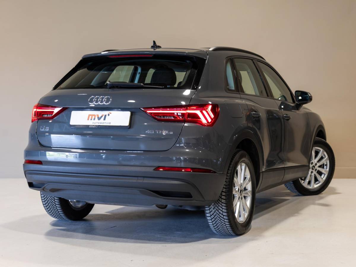 Audi Q3 Audi Q3 45 TFSI e Business Edition / 245pk / Keyless / Dodehoek herkenning / Adaptieve cruise control /