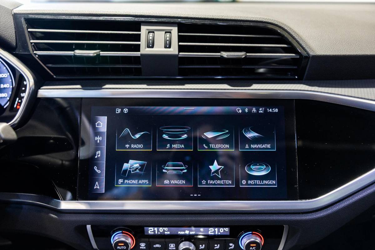 Audi Q3 Audi Q3 45 TFSI e Business Edition / 245pk / Keyless / Dodehoek herkenning / Adaptieve cruise control /