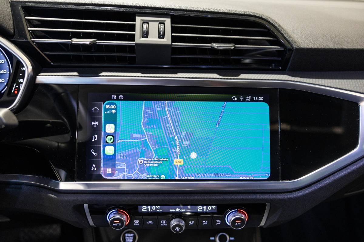 Audi Q3 Audi Q3 45 TFSI e Business Edition / 245pk / Keyless / Dodehoek herkenning / Adaptieve cruise control /