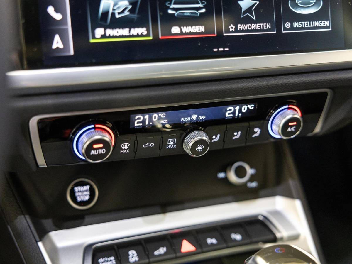 Audi Q3 Audi Q3 45 TFSI e Business Edition / 245pk / Keyless / Dodehoek herkenning / Adaptieve cruise control /