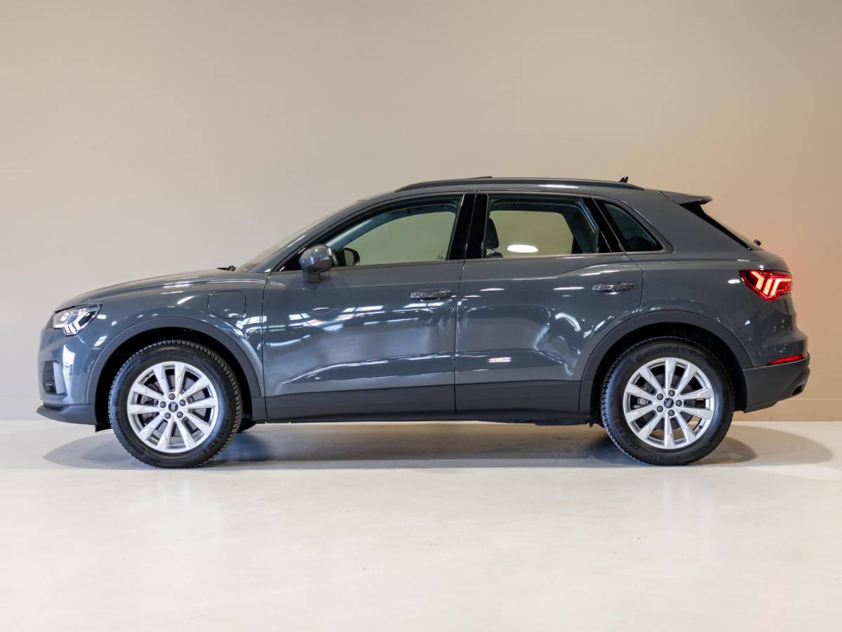 Audi Q3 Audi Q3 45 TFSI e Business Edition / 245pk / Keyless / Dodehoek herkenning / Adaptieve cruise control /