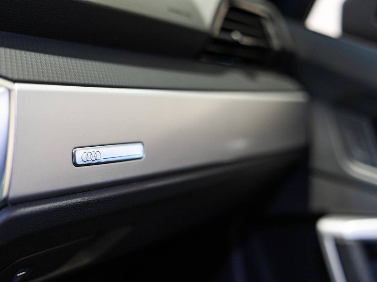 Audi Q3 Audi Q3 45 TFSI e Business Edition / 245pk / Keyless / Dodehoek herkenning / Adaptieve cruise control /