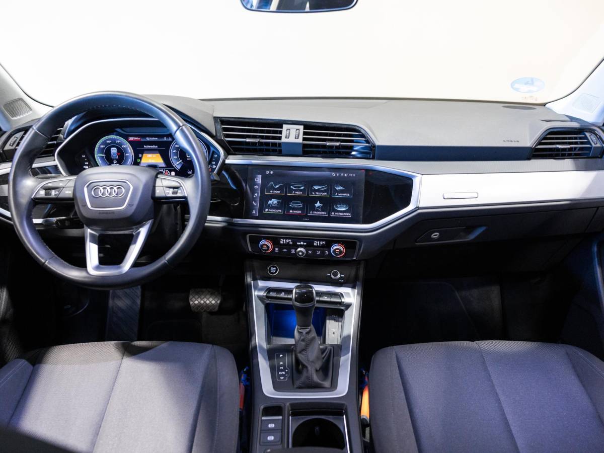 Audi Q3 Audi Q3 45 TFSI e Business Edition / 245pk / Keyless / Dodehoek herkenning / Adaptieve cruise control /