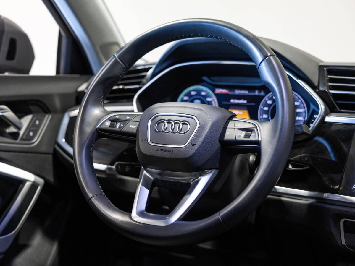 Audi Q3 Audi Q3 45 TFSI e Business Edition / 245pk / Keyless / Dodehoek herkenning / Adaptieve cruise control /