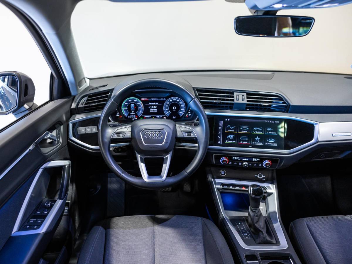 Audi Q3 Audi Q3 45 TFSI e Business Edition / 245pk / Keyless / Dodehoek herkenning / Adaptieve cruise control /