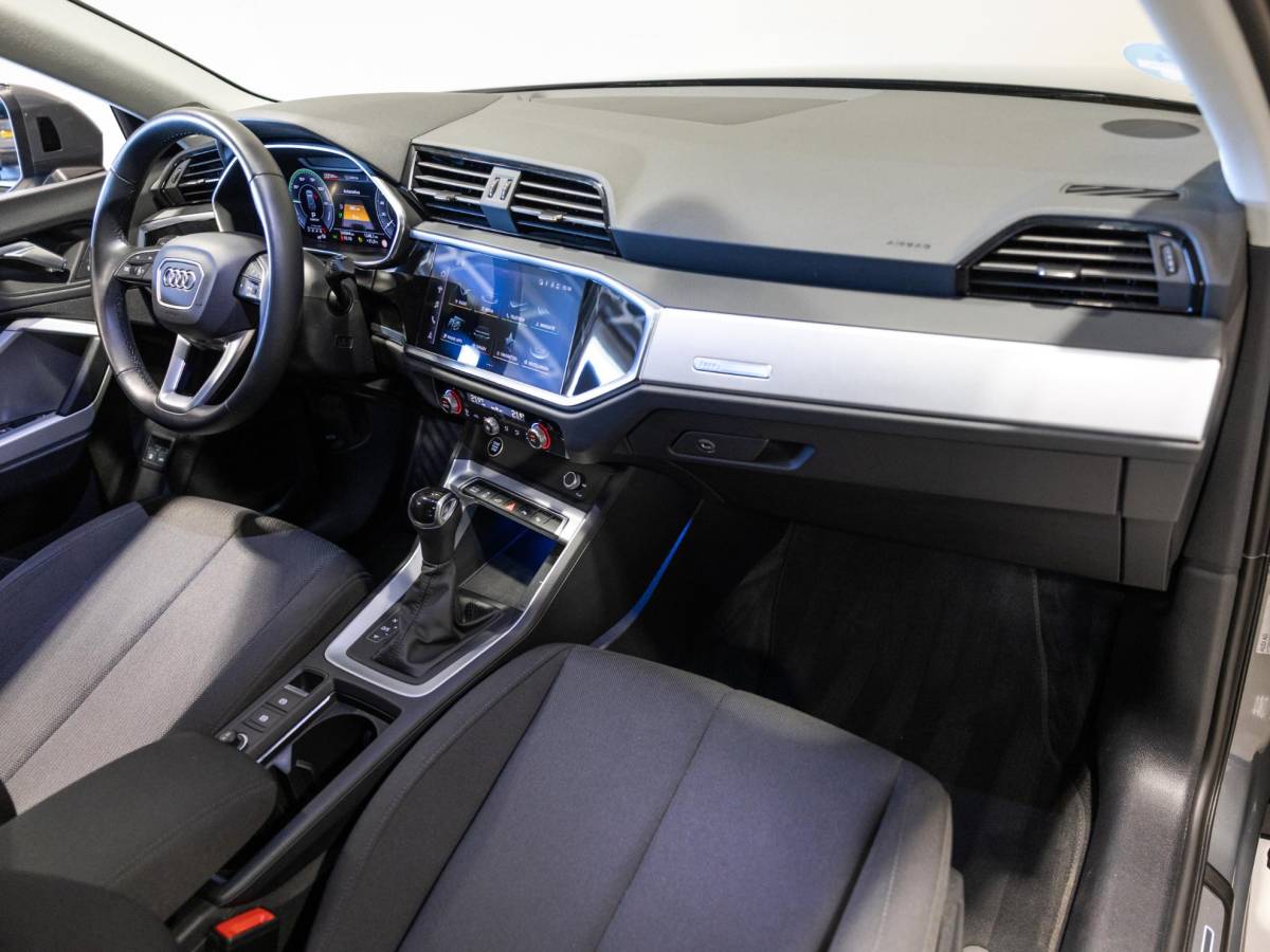 Audi Q3 Audi Q3 45 TFSI e Business Edition / 245pk / Keyless / Dodehoek herkenning / Adaptieve cruise control /