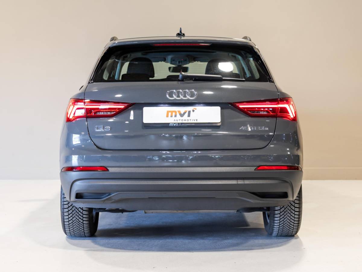 Audi Q3 Audi Q3 45 TFSI e Business Edition / 245pk / Keyless / Dodehoek herkenning / Adaptieve cruise control /