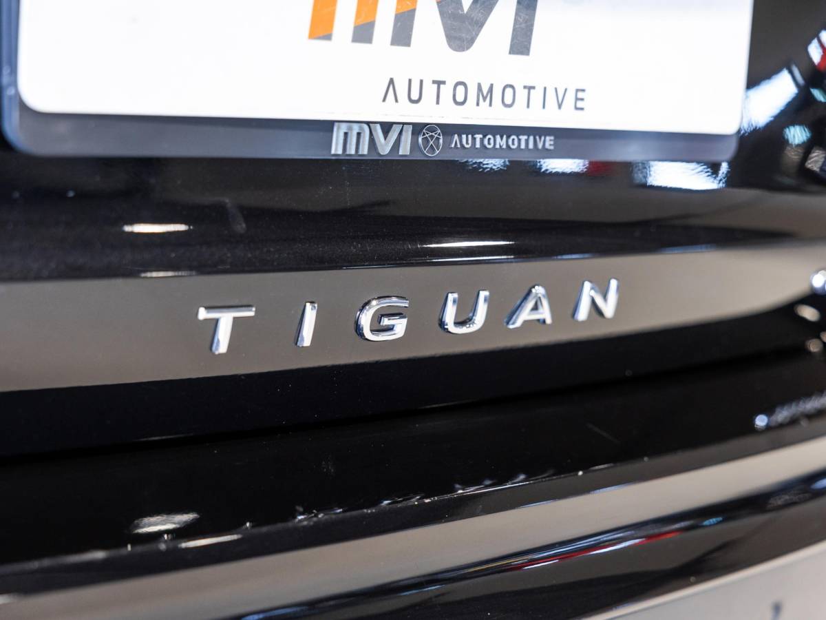 Volkswagen Tiguan Volkswagen Tiguan 1.5 eHybrid Life Edition / 204pk / SoH 100% / Achteruitrij camera / Dodehoek herkenning / CarPlay /