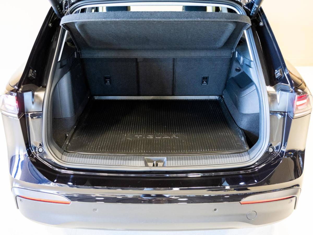 Volkswagen Tiguan Volkswagen Tiguan 1.5 eHybrid Life Edition / 204pk / SoH 100% / Achteruitrij camera / Dodehoek herkenning / CarPlay /