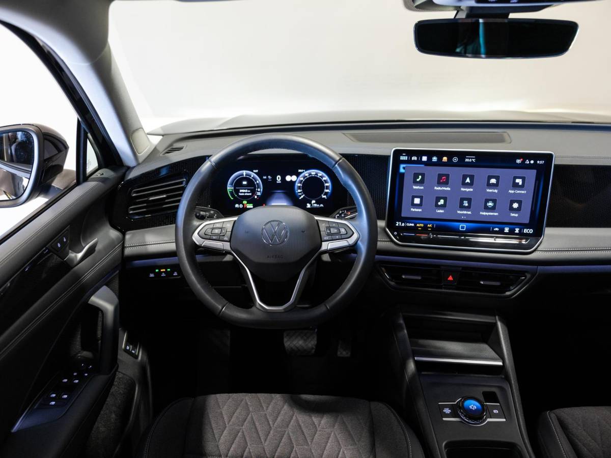Volkswagen Tiguan Volkswagen Tiguan 1.5 eHybrid Life Edition / 204pk / SoH 100% / Achteruitrij camera / Dodehoek herkenning / CarPlay /